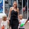 Angelina Jolie avec ses enfants Vivienne et Knox allant à l'aquarium de Sydney en Australie le 6 septembre 2013
