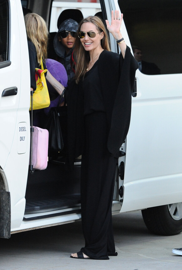 Angelina Jolie et ses enfants Shiloh, Maddox, Pax, Zahara, Vivienne et Knox arrivant à Sydney en Australie le 6 septembre 2013