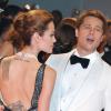 Brad Pitt et Angelina Jolie, dont on voit les tatouages sur le dos, lors de l'avant-première du film L'Assassinat de Jesse James à Venise le 2 septembre 2007