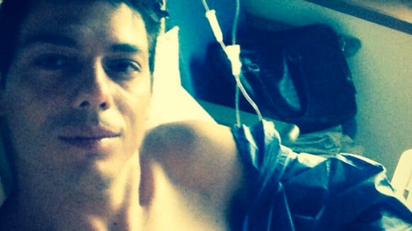 Taïg Khris : Blessé et opéré, il poste des photos de son lit d'hôpital