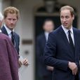 Les princes Harry et William, très attristés, lors des obsèques de Hugh van Cutsem, grand ami du prince Charles et père de quatre garçons dont ils sont très proches, le 11 septembre 2013 à la cathédrale de Brentwood, dans l'Essex.