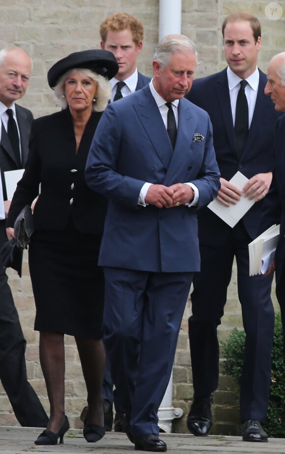 Abattu, le prince Charles disait adieu le 11 septembre 2013 à son grand ami Hugh van Cutsem, entouré de son épouse Camilla et ses fils Harry et William, à Brentwood dans l'Essex.