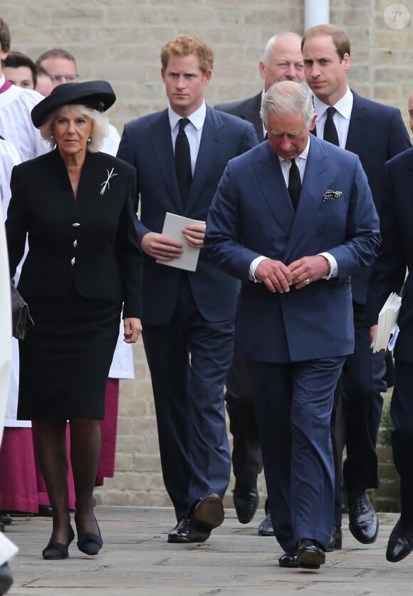 Le prince Charles, très affecté par le décès de son meilleur ami Hugh van Cutsem, était accompagné de son épouse Camilla et de ses fils les princes William et Harry lors de ses obsèques, célébrées le 11 septembre 2013 à la cathédrale de Brentwood, dans l'Essex.