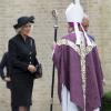 Camilla Parker Bowles et le prince Charles quittent la cathédrale de Brentwood, dans l'Essex, lors des obsèques de Hugh van Cutsem, le 11 septembre 2013