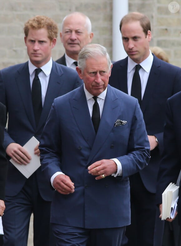 Le prince Charles, durement affecté par le décès de son meilleur ami Hugh van Cutsem, était accompagné de ses fils les princes William et Harry lors de ses obsèques, célébrées le 11 septembre 2013 à la cathédrale de Brentwood, dans l'Essex.