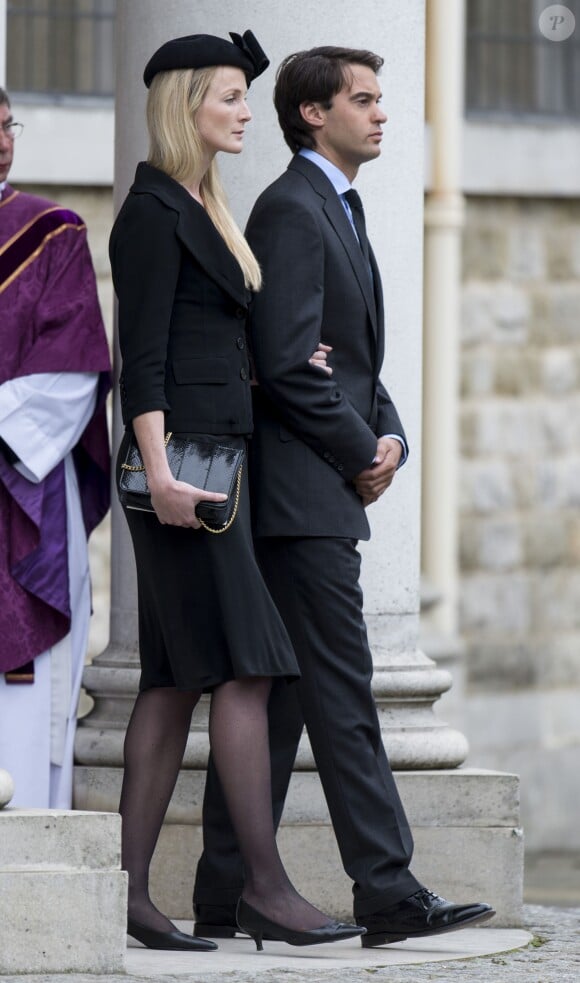 William Van Cutsem et son épouse Rosie Ruck Keene lors des obsèques de Hugh van Cutsem, le 11 septembre 2013 à la cathédrale de Brentwood, dans l'Essex.
