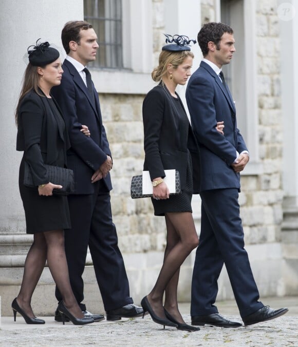 Hugh Van Cutsem Jr avec son épouse Rose Astor, et Nicholas van Cutsem avec son épouse Alice Haddon lors des obsèques de leur père Hugh van Cutsem, le 11 septembre 2013 à la cathédrale de Brentwood, dans l'Essex.