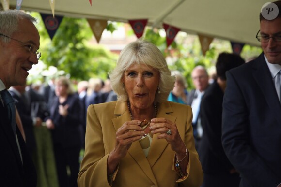 Le prince Charles et Camilla Parker Bowles à Clarence House le 11 septembre 2013 pour une réception mettant à l'honneur les produits typiques, après les obsèques de Hugh van Cutsem.