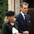 Emilie van Cutsem, la veuve, et son fils aîné Edward, lors des obsèques de Hugh van Cutsem, grand ami du prince Charles, le 11 septembre 2013 à la cathédrale de Brentwood, dans l'Essex.