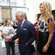  Le prince Charles avec Rod Stewart et Penny Lancaster le 10 septembre 2013 lors de l'ouverture de la boutique de créations caritative Tomorrow Store, initiative du Prince's Trust. 