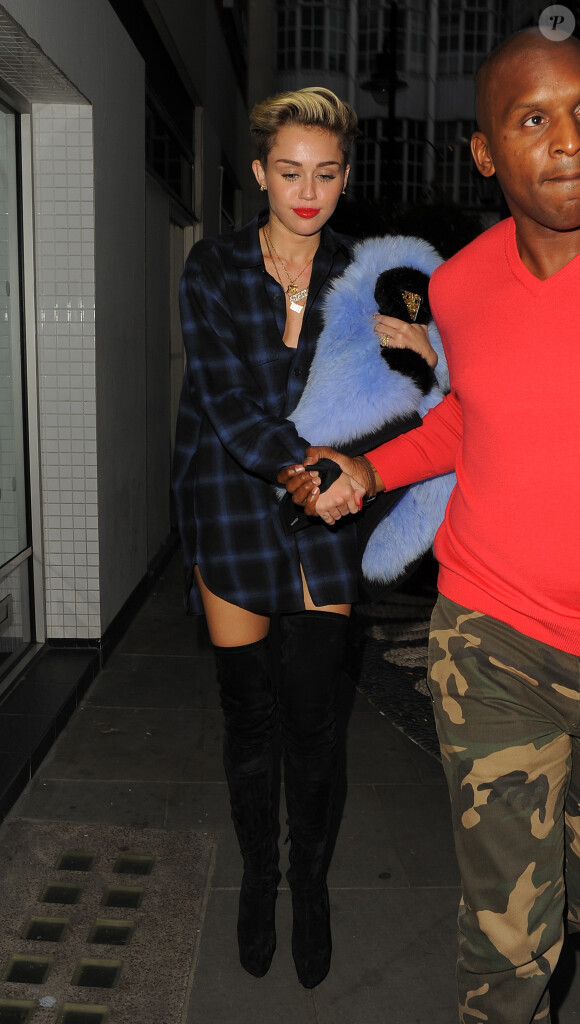 Miley Cyrus arrive à son hotel à Londres, le 10 septembre 2013.