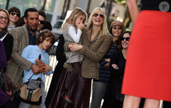 Laura Dern et Ben Harper en famille à Los Angeles, le 16 décembre 2009.