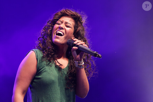 Amel Bent à Calais, le 14 avril 2013.