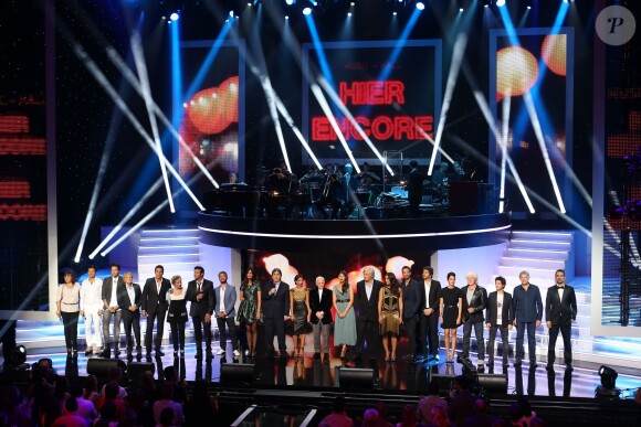 Exclusif - Yves Duteil, Vincent Niclo, Dave, Mickael Miro, Sofia Essaïdi, Hugues Aufray, Patrick Sébastien, Annie Cordy, Patrick Fiori, TAL, le chanteur Grégoire, Nolwenn Leroy, Charles Aznavour, Serge Lama, Virginie Guilhaume - Enregistrement de l'émission "Hier encore" présentée par Charles Aznavour et Virginie Guilhaume à l'Olympia le 6 septembre 2013. L'émission sera diffusée le 14 septembre.