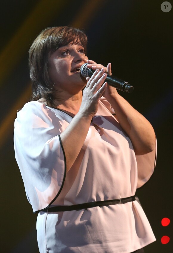 Exclusif - Lisa Angell chante "Mediterranee" de Tino Rossi - Enregistrement de l'émission "Hier encore" présentée par Charles Aznavour et Virginie Guilhaume à l'Olympia le 6 septembre 2013. L'émission sera diffusée le 14 septembre.