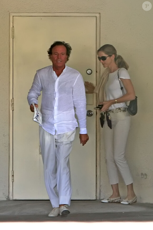 Julio Iglesias et sa femme Miranda Rijnsburger à Miami en février 2009.