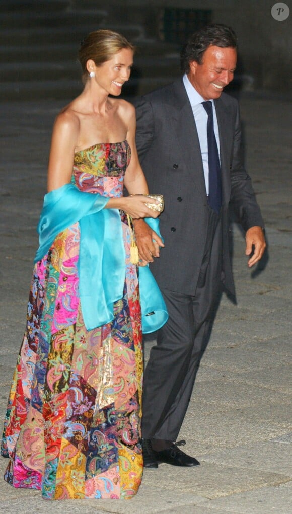 Julio Iglesias et sa femme Miranda Rijnsburger à Madrid en 2002