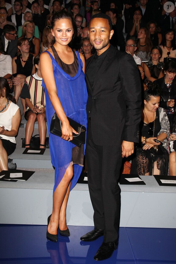 Chrissy Teigen et John Legend assistent au défilé de mode Vera Wang à New York, le 10 septembre 2013.
