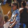 Journée de détente pour l'actrice américaine Jessica Alba, Cash Warren et leurs filles Honor et Haven qui se promènent au marché fermier de Venice le 15 septembre 2013.