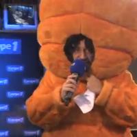 Cyril Hanouna : Déguisé en carotte géante, il fait le show en plein Paris
