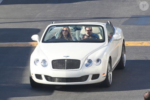 Jennifer Lopez et son petit ami Casper Smart arrivent sur le tournage de "Danse avec les stars" à Hollywood, le 16 septembre 2013.