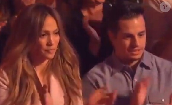 Jennifer Lopez, accompagnée de son petit ami Casper Smart, dans le public de "Danse avec les stars" US, le 16 septembre 2013. La star est venue soutenir sa meilleure amie, Leah Remini, participante de la célèbre émission.