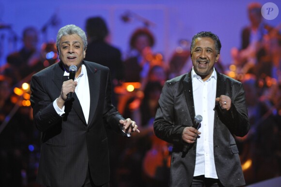 Enrico Macias et Cheb Khaled lors des Victoires de la Musique au Zénith de Paris le 8 février 2013