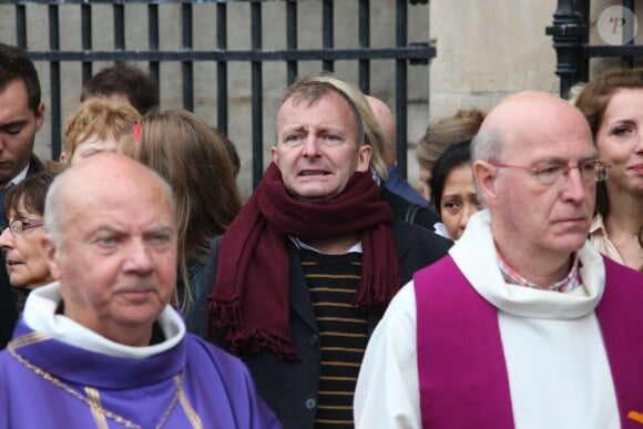 Monseigneur Gaillot et un des fils du défunt aux obsèques d'Albert Jacquard en l'église Saint-Sulpice à Paris le 19 septembre 2013