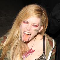 Avril Lavigne, punk provoc' : Look excentrique face aux rumeurs de grossesse