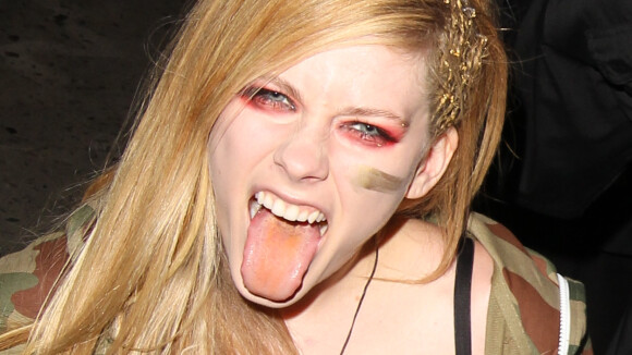 Avril Lavigne, punk provoc' : Look excentrique face aux rumeurs de grossesse