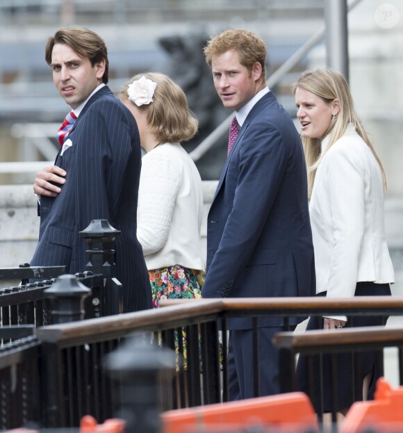 Le prince Harry assistait le 20 septembre 2013 au mariage de son cousin Alexander Fellowes, fils de Jane McCorquodale et neveu de Lady Di, et d'Alexandra Finlay, créatrice de chaussures de la marque Fins et descendante de Johnnie Walker.