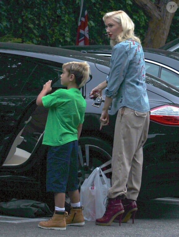 Gwen Stefani, enceinte et ravissante, accompagne son fils Kingston à l'école le vendredi 20 septembre 2013 à Van Nuys.