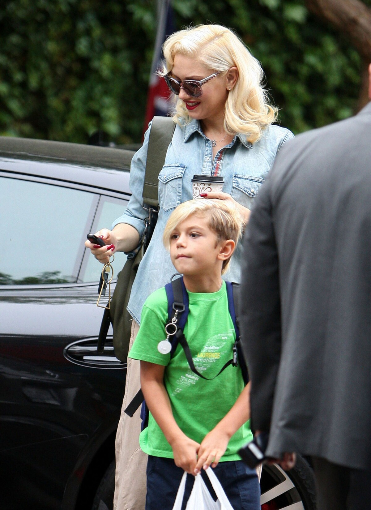 Gwen Stefani, enceinte : Maman lookée avec Kingston, elle camoufle son baby  bump - Purepeople
