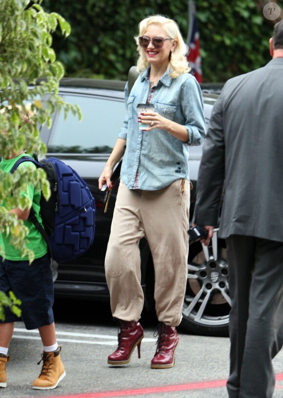 La popstar Gwen Stefani, enceinte, accompagne son fils Kingston à l'école le vendredi 20 septembre 2013 à Van Nuys.