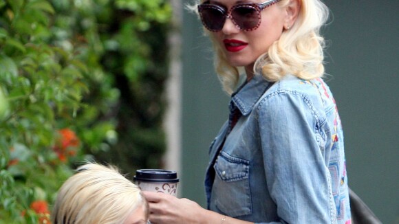 Gwen Stefani, enceinte : Maman lookée avec Kingston, elle camoufle son baby bump