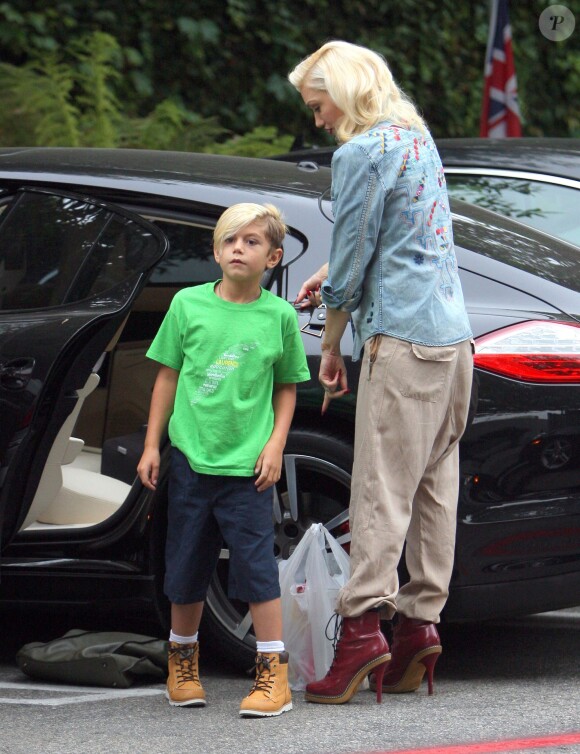 La chanteuse Gwen Stefani, enceinte, accompagne son fils Kingston à l'école le vendredi 20 septembre 2013 à Van Nuys.