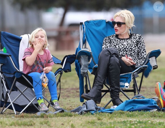 Gwen Stefani, enceinte, assiste au match de foot de l'un de leurs fils à Los Angeles le samedi 21 septembre 2013.