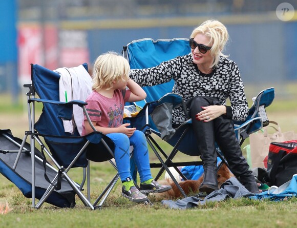 Gwen Stefani, enceinte, et son mari Gavin Rossdale assistent au match de foot de l'un de leurs fils à Los Angeles le samedi 21 septembre 2013.