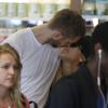 Pause tendresse pour Rita Ora et son petit ami DJ Calvin Harris, qui dégustent des cocktails à l'EarthBar à Los Angeles, le 21 septembre 2013.