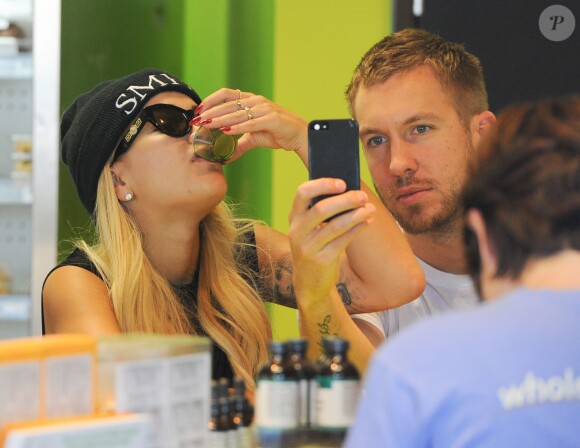 Rita Ora et son petit ami DJ Calvin Harris à l'EarthBar. Los Angeles, le 21 septembre 2013.