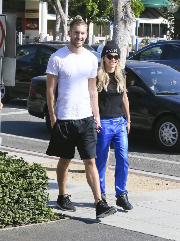 Rita Ora et son petit ami DJ Calvin Harris à l'EarthBar. Los Angeles, le 21 septembre 2013.