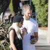 Rita Ora et son petit ami DJ Calvin Harris s'arrêtent à l'EarthBar à Los Angeles, le 21 septembre 2013.