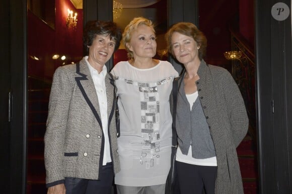 Valerie-Anne Giscard d'Estaing, Muriel Robin, Charlotte Rampling à la générale du spectacle de Muriel Robin au théâtre de la Porte Saint-Martin à Paris, le 23 septembre 2013.