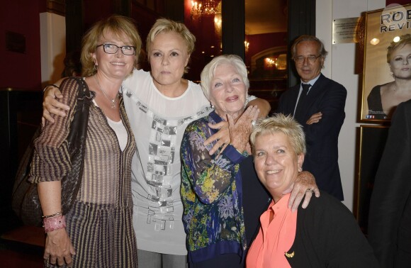 Claude Chirac, Muriel Robin, Line Renaud, Mimie Mathy à la générale du spectacle de Muriel Robin au théâtre de la Porte Saint-Martin à Paris, le 23 septembre 2013.