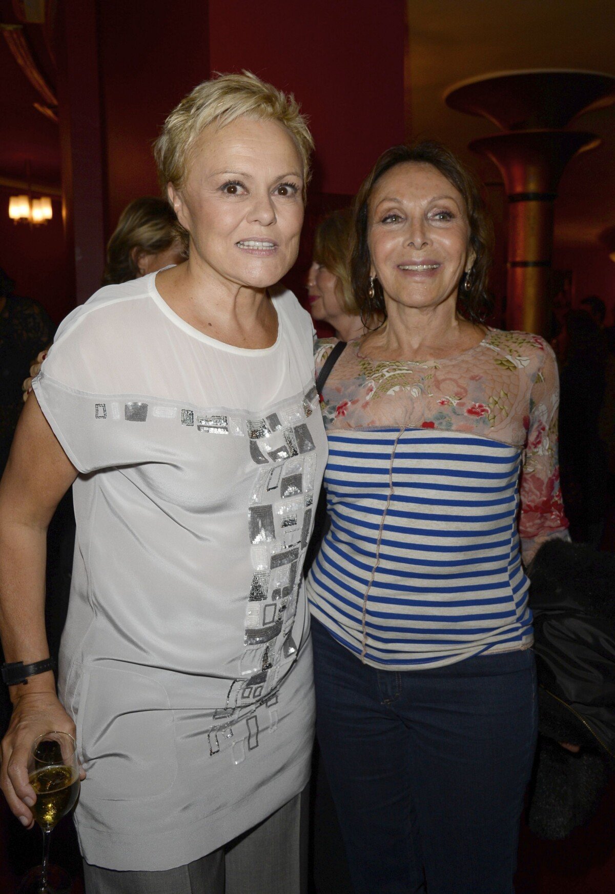 Vidéo Muriel Robin et Rolande Kalis à la générale du spectacle de Muriel Robin au théâtre de