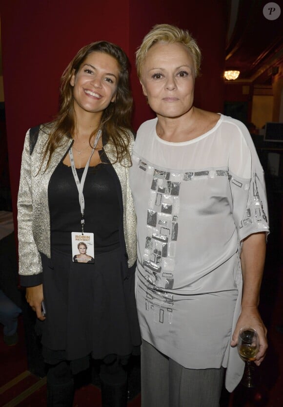 Amilie et Muriel Robin à la générale du spectacle de Muriel Robin au théâtre de la Porte Saint-Martin à Paris, le 23 septembre 2013.