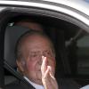 Le roi Juan Carlos Ier d'Espagne arrive à l'hôpital Quiron de la banlieue de Madrid le 24 septembre 2013 pour une nouvelle opération de la hanche - remplacement de sa prothèse en raison d'une infection.