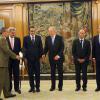 Le roi Juan Carlos Ier d'Espagne en audience à la Zarzuela avec les présidents des deux chambres du Parlement marocain le 23 septembre 2013, à la veille de son hospitalisation pour une nouvelle opération de la hanche.
