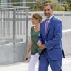 Le prince Felipe et la princesse Letizia d'Espagne arrivent à l'hôpital Quiron de la banlieue de Madrid le 25 septembre 2013 pour prendre des nouvelles du roi Juan Carlos Ier au lendemain de son opération de la hanche pour le remplacement de sa prothèse suite à une infection.