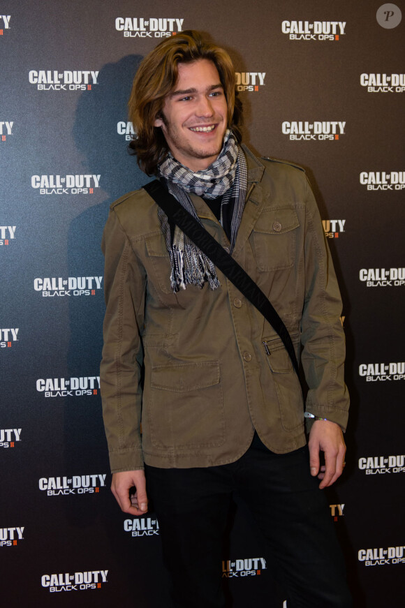 Amaury Vassili à la soirée pour la sortie de "Call Of Duty Black ops 2", au Virgin des Champs-Elysées, à Paris, le 12 novembre 2012.